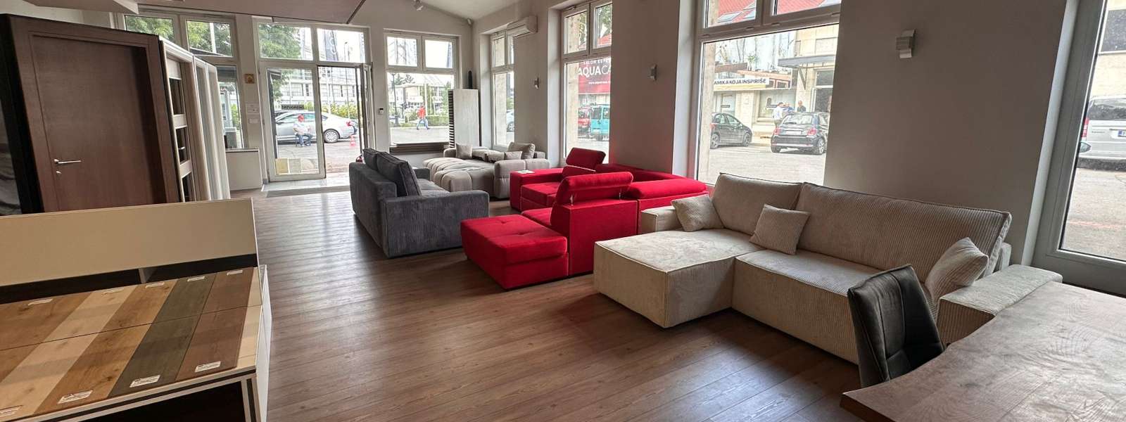 Prodajni salon - laminatni podovi, parket, unutrasnja vrata, namestaj