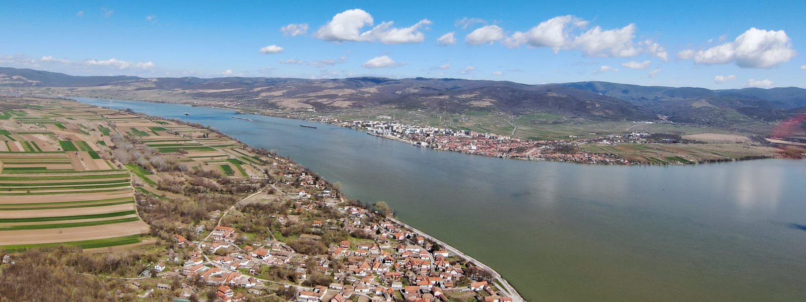 Vikend naselje Vinci i Dunav - pogled iz vazduha