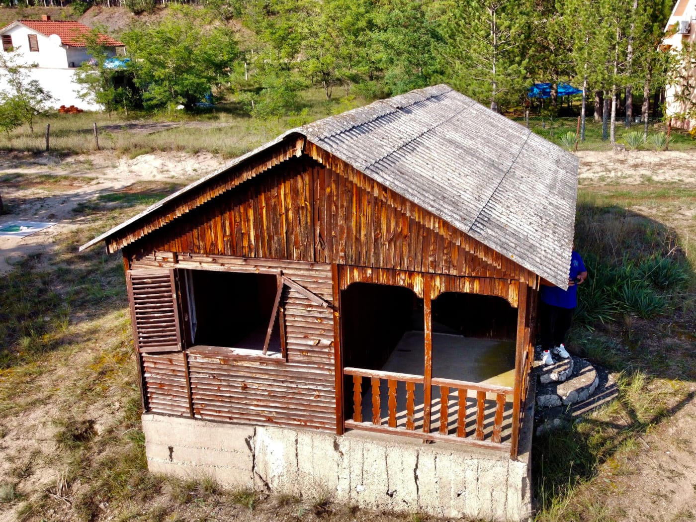 Eksterijer kuće A u naselju Vinci u toku renoviranja